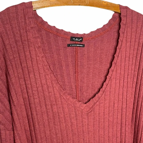 UO Out From Under Ribbed V-Neck Shirt Size Small - Picture 4 of 7